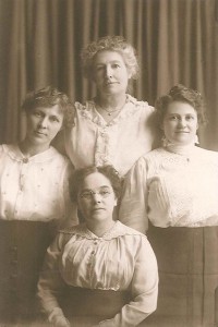 WWI Committee, (clockwise from front) Ida Hancock, Mrs. W. C. Light, Ella Spooner, & Unidentified